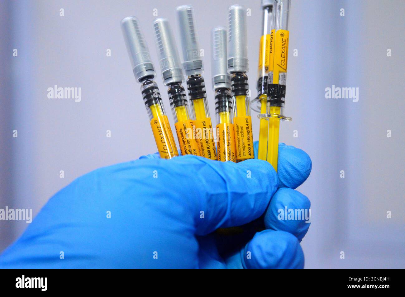 Cairo, Egitto, 16 settembre 2025: Clexane enoxaparin sodico di Sanofi, un farmaco anticoagulante (fluidificante del sangue), tratta e previene il trombo venoso profondo Foto Stock