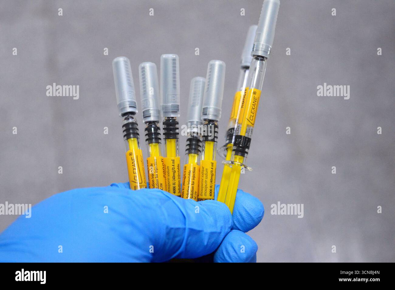 Cairo, Egitto, 16 settembre 2025: Clexane enoxaparin sodico di Sanofi, un farmaco anticoagulante (fluidificante del sangue), tratta e previene il trombo venoso profondo Foto Stock