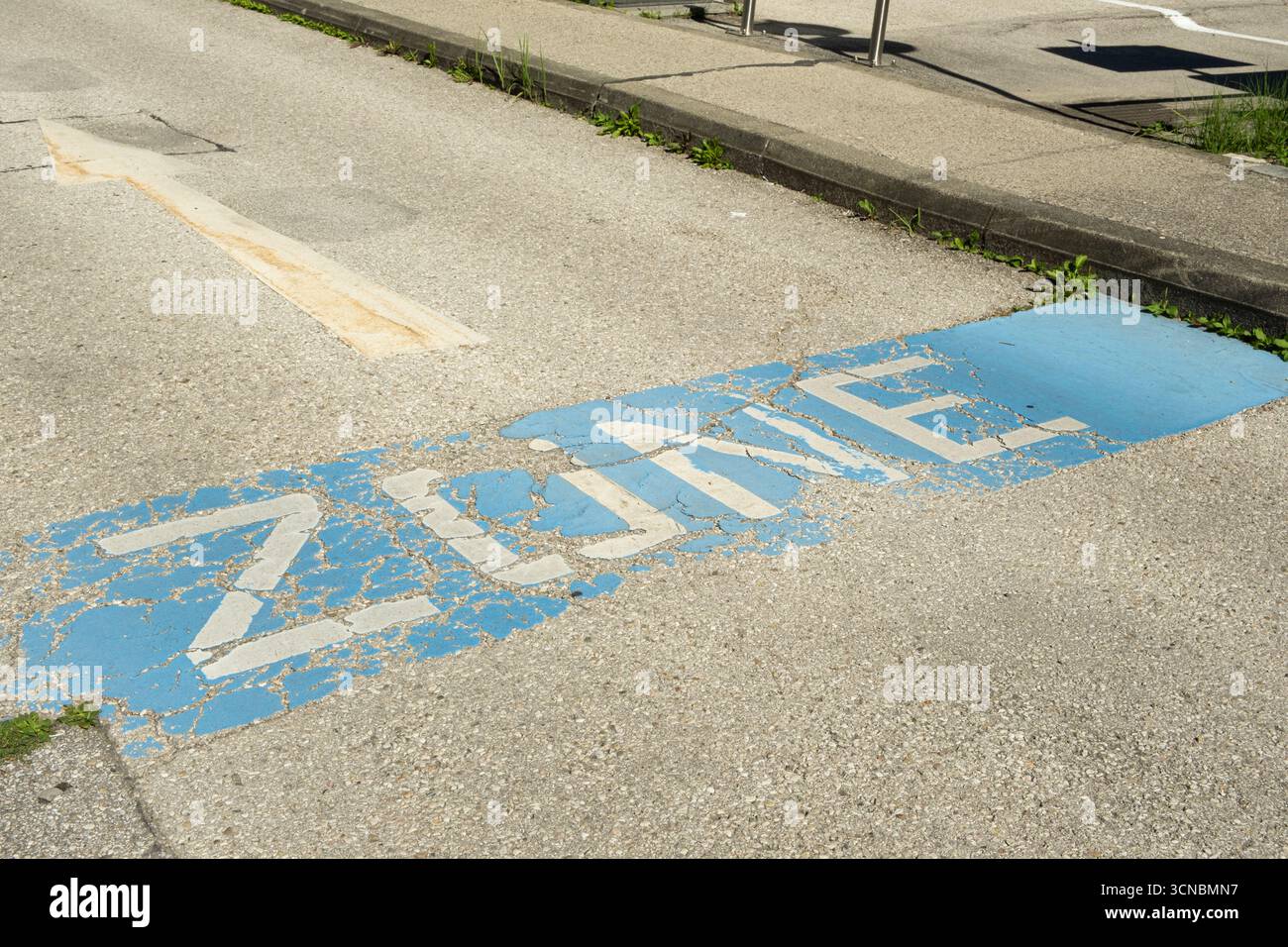 Vecchia zona di testo mezzo stern su Old Asphalt Foto Stock