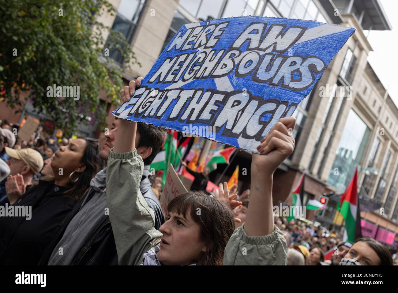 Glasgow, Scozia, 20 settembre 2025. Una manifestazione “Enough is Enough” e di estrema destra è accolta da un bancone più grande, Stand Up to Racism Meeting, nel centro di Glasgow, Scozia, 20 settembre 2025. Crediti: jeremy sutton-hibbert/Alamy Live News Foto Stock