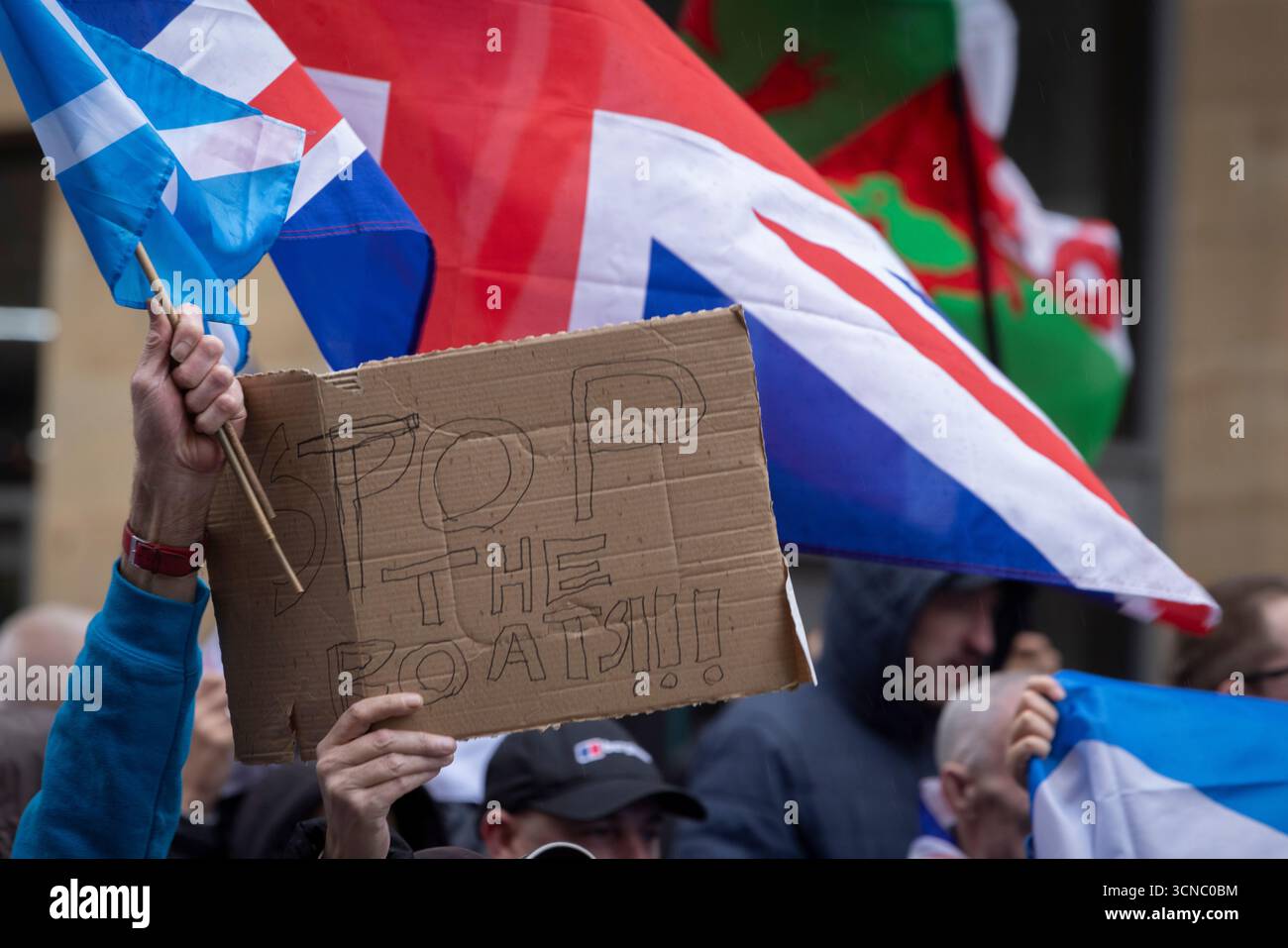 Glasgow, Scozia, 20 settembre 2025. Una manifestazione “Enough is Enough” e di estrema destra è accolta da un bancone più grande, Stand Up to Racism Meeting, nel centro di Glasgow, Scozia, 20 settembre 2025. Crediti: jeremy sutton-hibbert/Alamy Live News Foto Stock