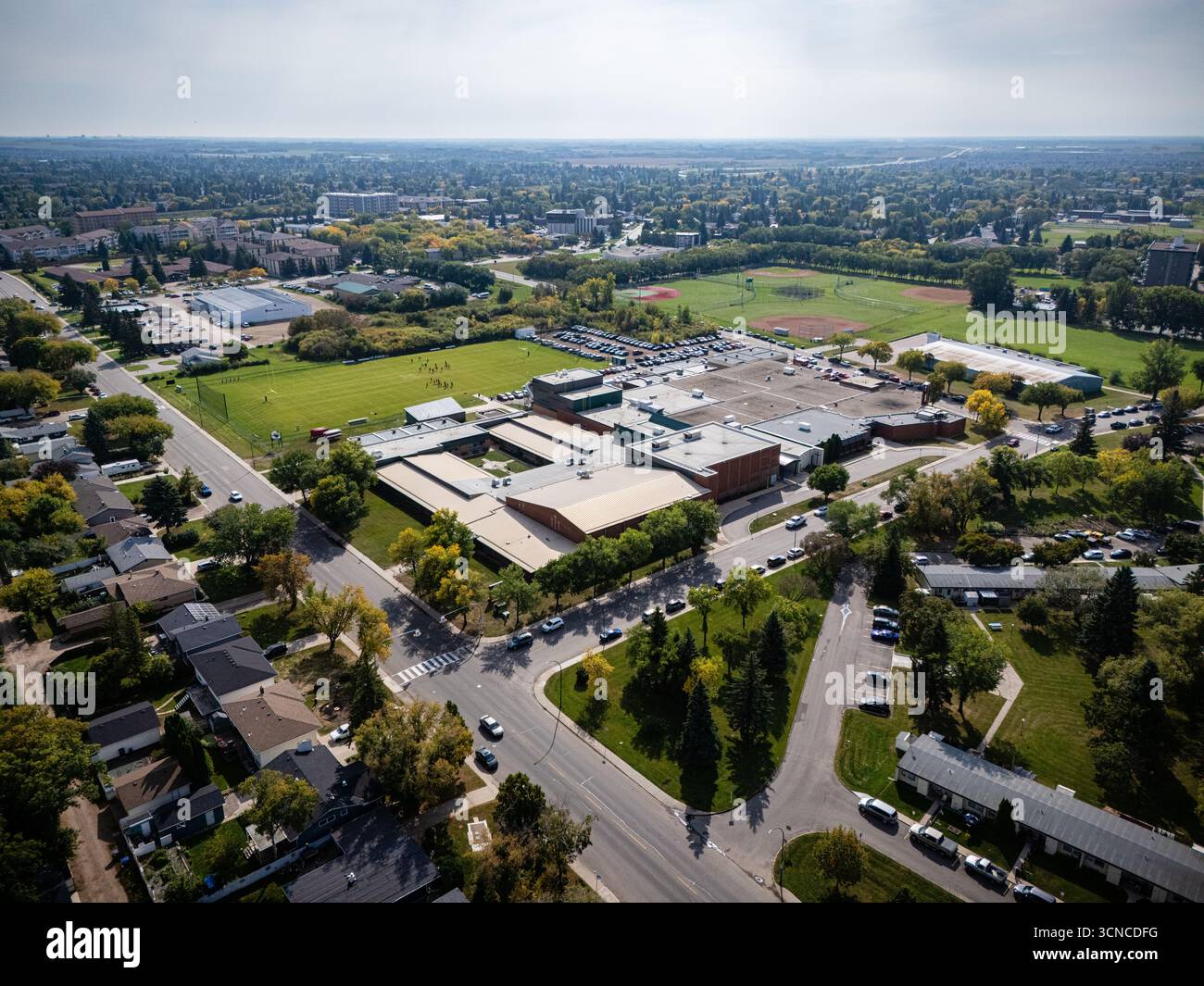 Vista aerea del Brevoort Park a Saskatoon, Saskatchewan, con case residenziali, scuole e parchi locali. Foto Stock
