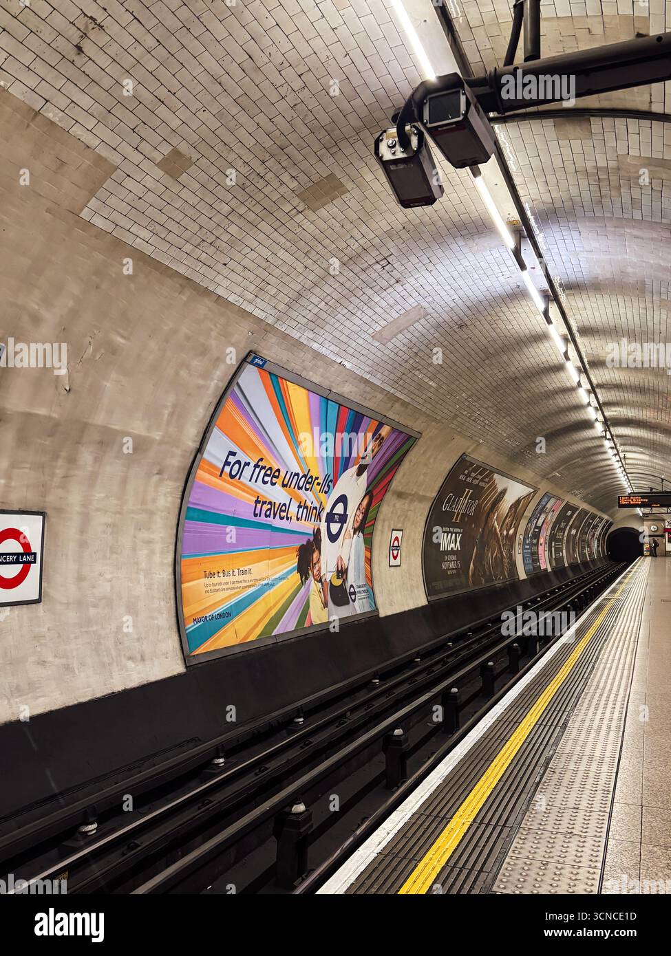 Stazione della metropolitana di Chancery Lane a Londra, Regno Unito, dicembre 2024 Foto Stock