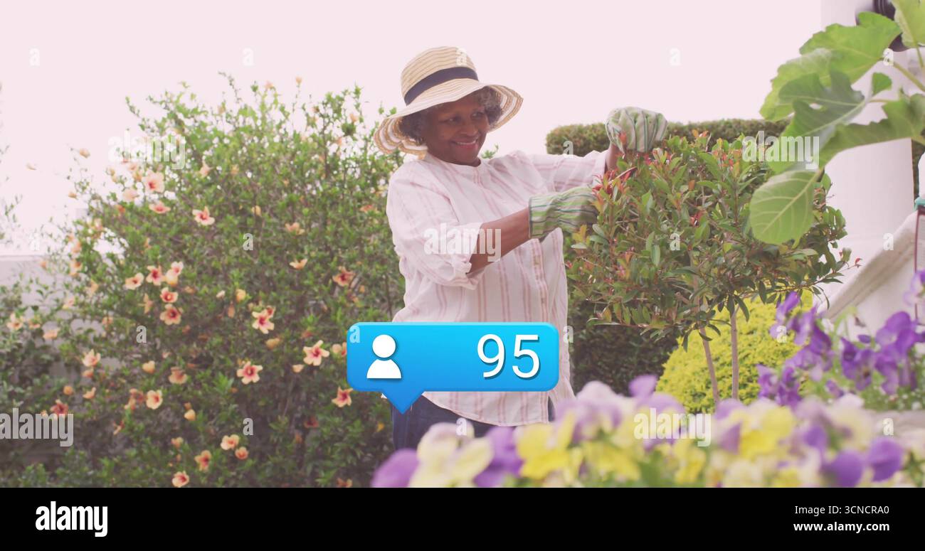 Giardiniere di rifilatura con cappello di paglia, guanti in giardino con cesoie per potatura e icona di notifica 95 Foto Stock