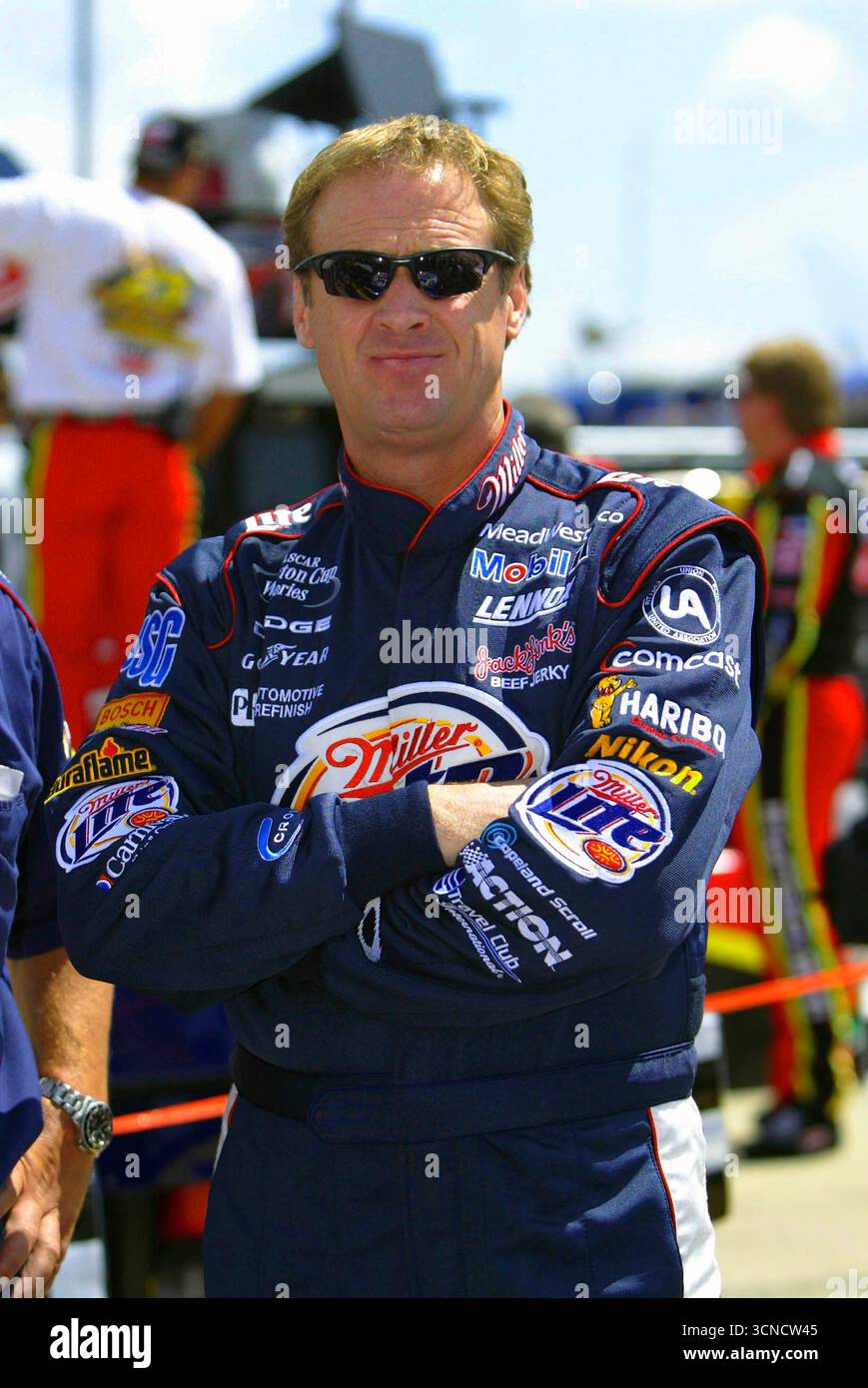 Rusty Wallace prende un momento per sorridere per la telecamera prima dell'inizio della gara CFS Marketplace 400 NASCAR Winston Cup presso il Michigan International Speedway di Brooklyn, Michigan. Foto Stock