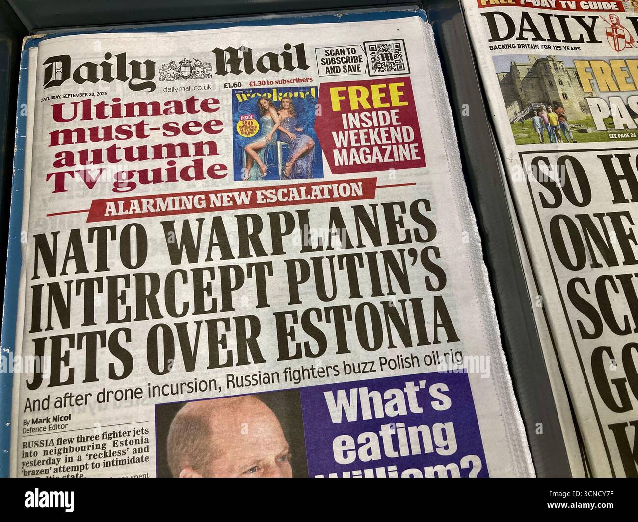 Un giornale britannico aggiorna la notizia della risposta della NATO ai Jets di Putin sull'Estonia Foto Stock