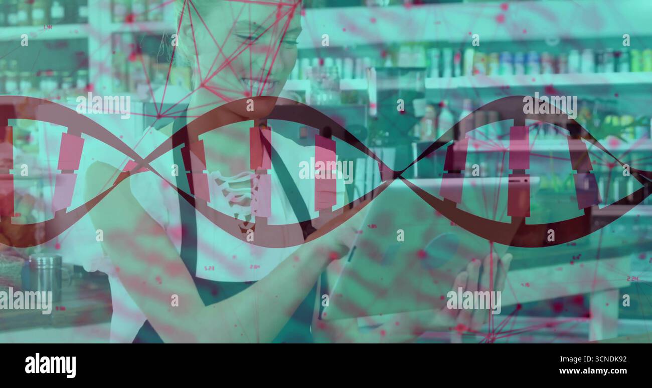 Il dipendente dell'officina indossa camicette e grembiule che scansionano gli scaffali delle farmacie, tenendo in mano il tablet con rivestimento del DNA Foto Stock