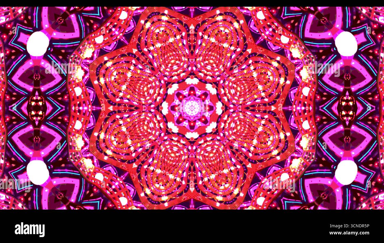Un vivace motivo caleidoscopio presenta forme intricate e colori ricchi. Questo design simmetrico presenta sfumature vorticose di rosa, rosso e viola, cr Foto Stock