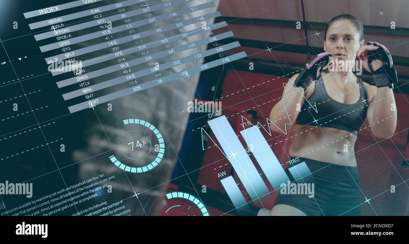 Atleta che lancia pugni indossando abiti da allenamento allenandosi in palestra, con guanti guanti copriguanti per guanti Foto Stock