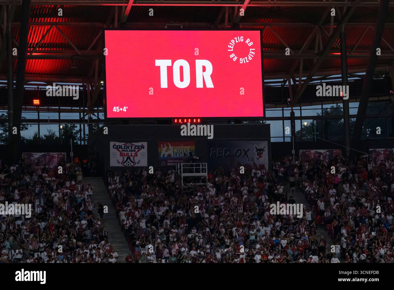 Lipsia, Germania. 20 settembre 2025. V.l. im Bild: Scheda LED Tor - Anzeige auf dem, Freisteller, GER, Sachsen, RB Leipzig vs 1. FC Koeln, Fussball, DFB, Bundesliga, Spielzeit 2025/2026, RB Arena, DFB/DFL VIETANO QUALSIASI USO DI FOTOGRAFIE COME SEQUENZE DI IMMAGINI E/O QUASI-VIDEO, 20.09.2025 credito: dpa/Alamy Live News Foto Stock