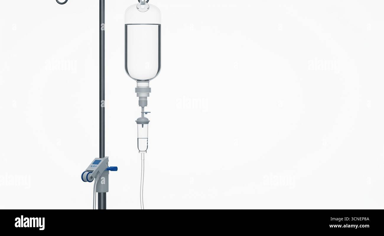 Set di gocciolamento IV sterile, camera trasparente riempita di fluido, tubo flessibile e regolatore di gocciolamento, appeso su uno sfondo bianco pulito Foto Stock