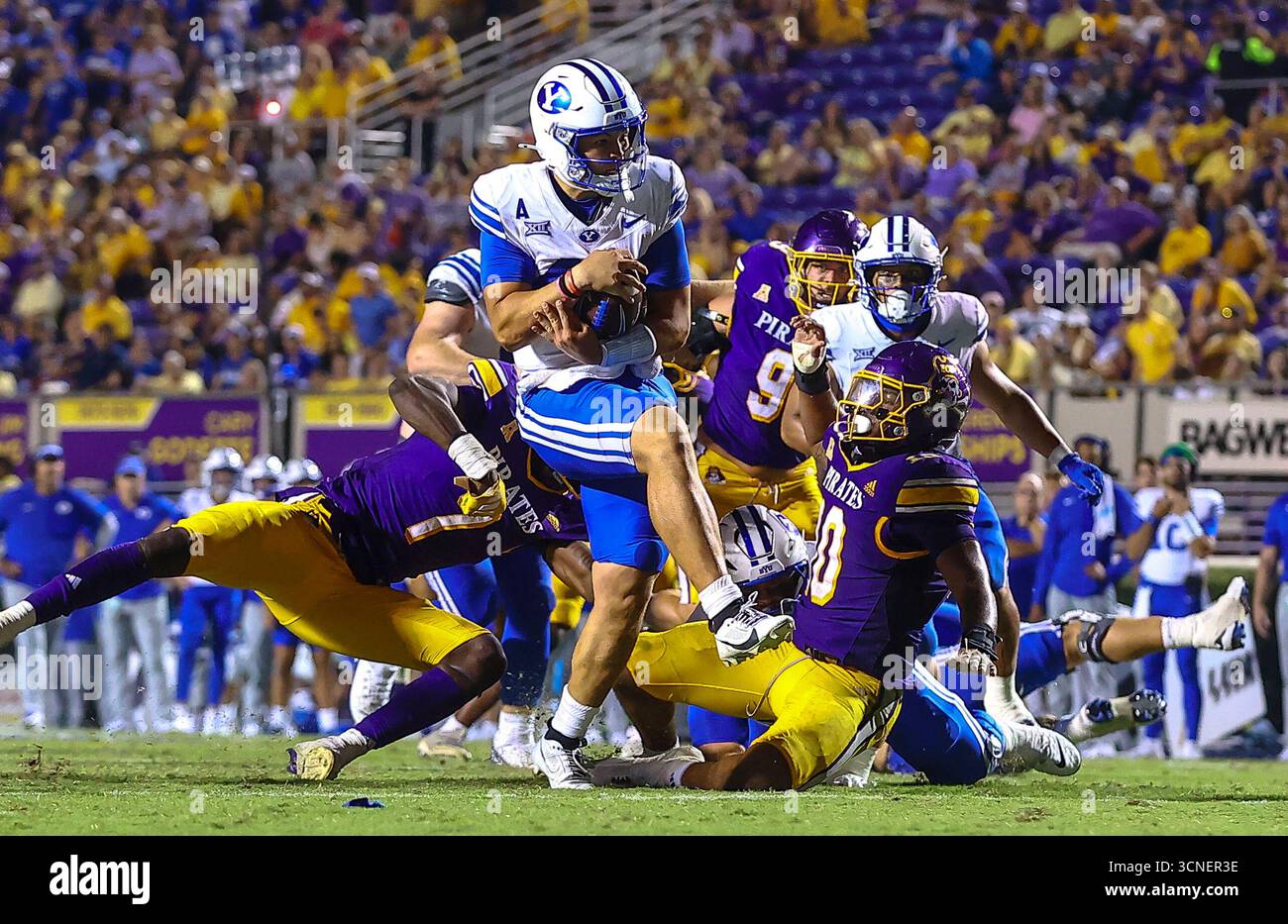 20 settembre 2025: Il quarterback BYU Bear Bachmeier (47) sale nella end zone nel quarto trimestre. Partita di football NCAA tra la Brigham Young University e la East Carolina University al Dowdy-Ficklen Stadium di Greenville, North Carolina. David Beach/CSM Foto Stock