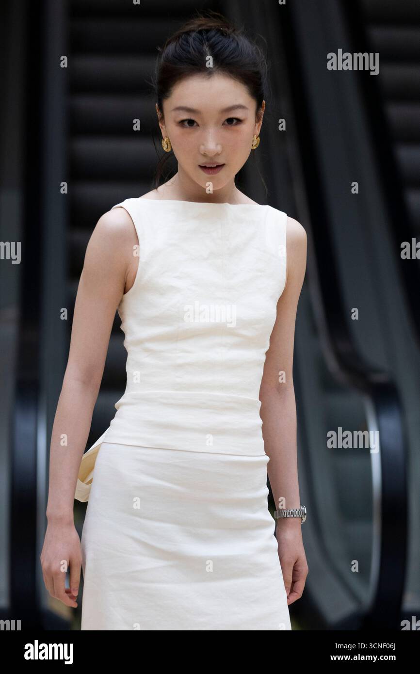 Zhou Dong-yu ha partecipato alla "China Film Night: Shanghai International Film FestivalReception" durante il 73° Festival Internazionale del Cinema di San Sebastian al Palazzo Kursaal il 20 settembre 2025 a Donostia / San Sebastian, Spagna. Foto Stock
