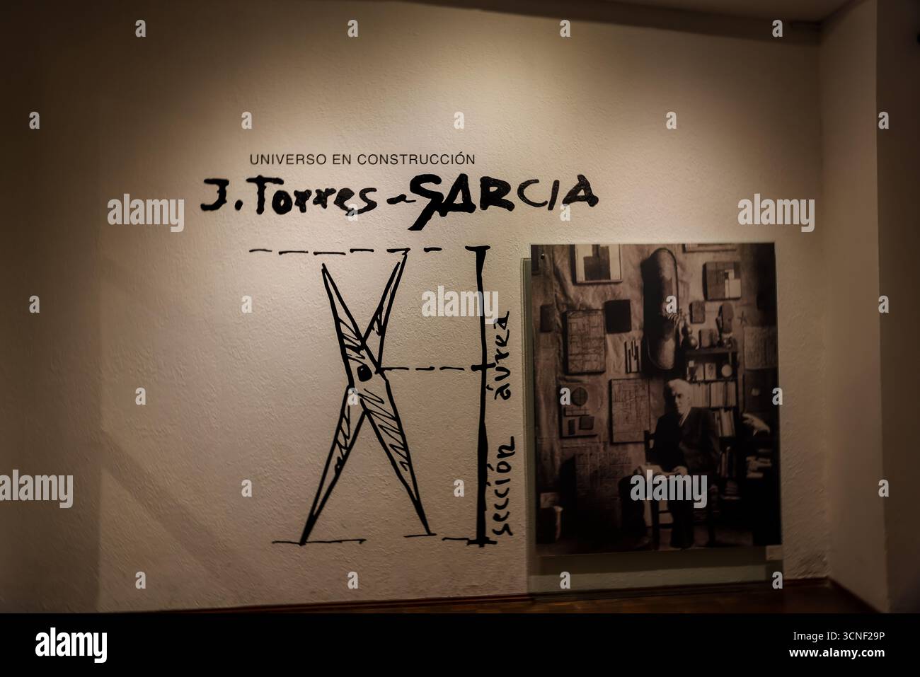 Dipinto di Joaquín Torres García, l'artista moderno più influente dell'Uruguay, esposto al Museo Torres García di Ciudad Vieja. Foto Stock