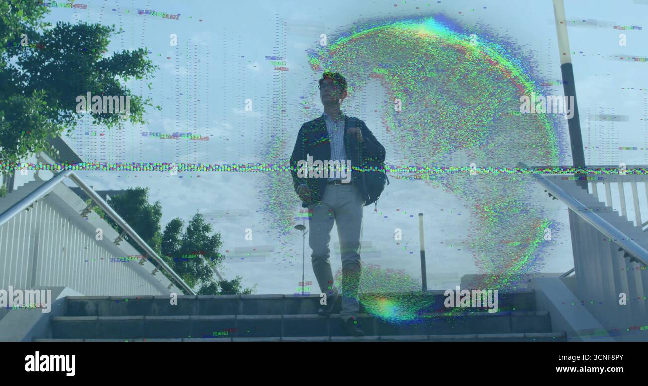 Arrampicate in un ambiente informale che tiene lo zaino su scale di cemento con ringhiere in metallo sul passaggio pedonale Foto Stock