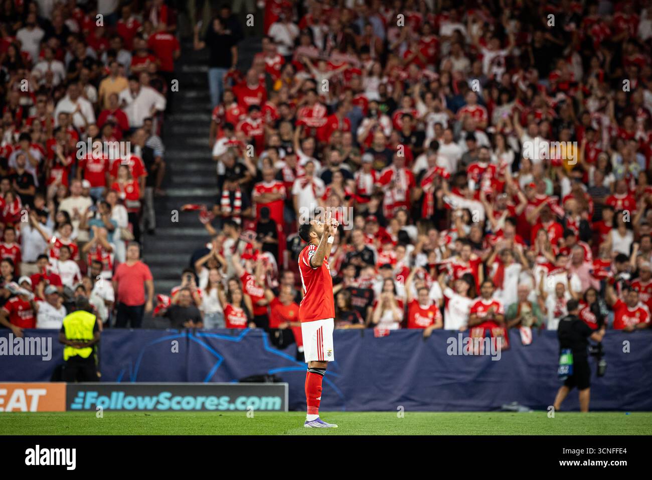 Vangelis Pavlidis di SL Benfica celebra un gol durante la partita di fase MD1 della UEFA Champions League 2025/26 tra SL Benfica e Qarabag FK all'Estadio da Luz. Punteggio finale: SL Benfica 2 - 3 Qarabag FK. (Foto di David Martins/SOPA Images/Sipa USA) Foto Stock