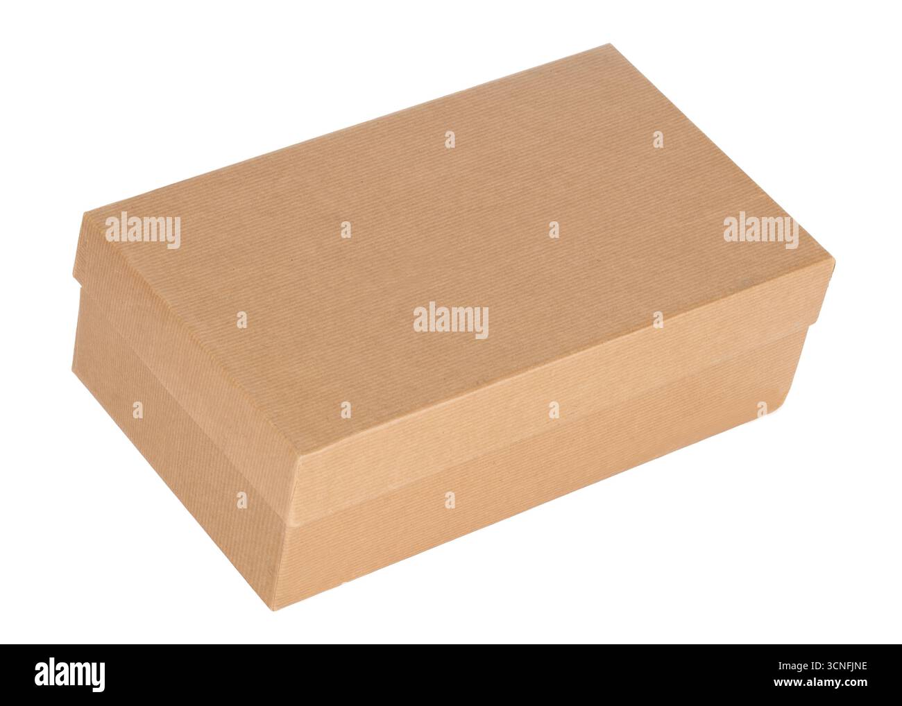 Semplice scatola di cartone marrone con coperchio fotografato da un angolo. Design minimalista ed ecologico Foto Stock