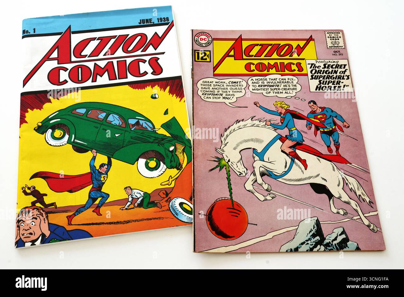 Action Comics della DC Comics, primo numero di giugno 1938 e n. 293 (ottobre 1962) della DC Comics, con l'origine della Cometa il Super-Horse Foto Stock