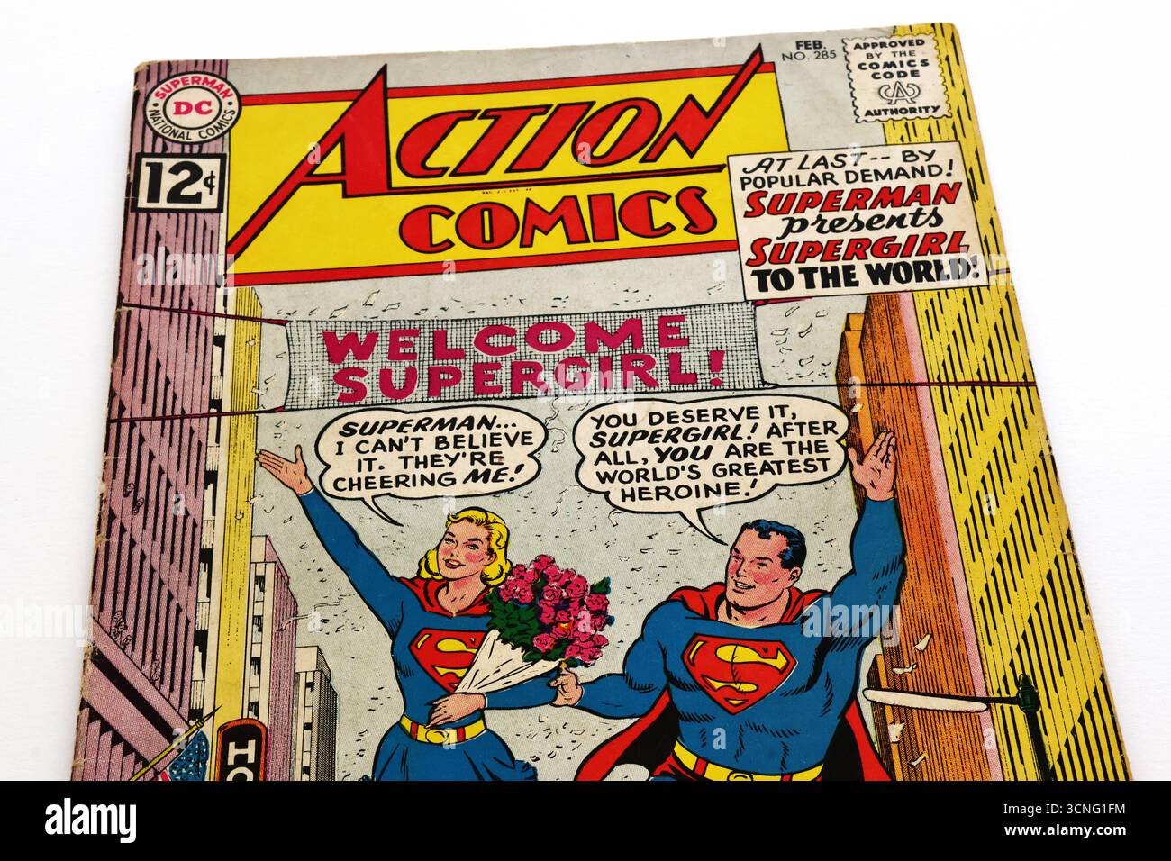 Action Comics n. 285 (febbraio 1962) di DC Comics. L'esistenza di Supergirl si rivelò al mondo Foto Stock