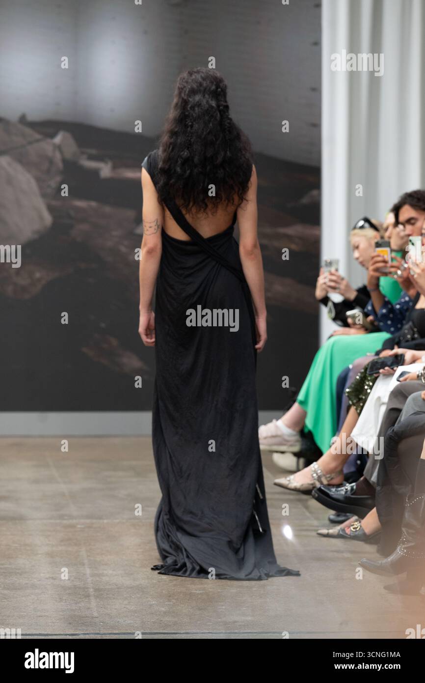 Londra, Regno Unito, 20 settembre 2025, è il terzo giorno della settimana della moda di Londra con Jaoka Jaokha Designs al Fashion Scout. Con sede a Londra e Bangkok, Jaokha colloca i suoi progetti all'incrocio tra viabilità commerciale e alta arte, immaginando un futuro in cui la moda sia artistica espressiva e socialmente responsabile., Andrew Lalchan Photography/Alamy Live News Foto Stock