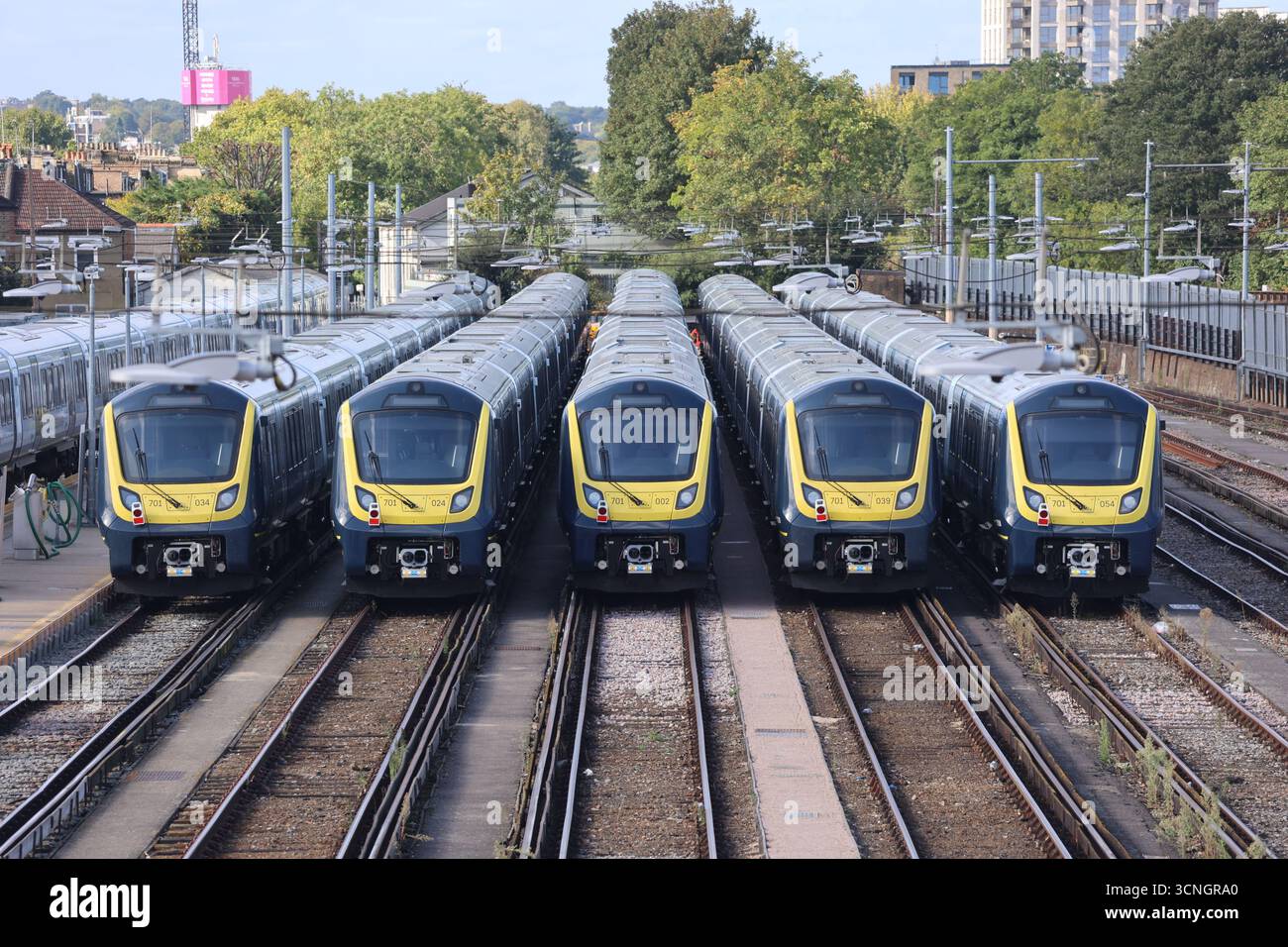 Treni New Arterio per la South Western Railway a Clapham Junction Foto Stock