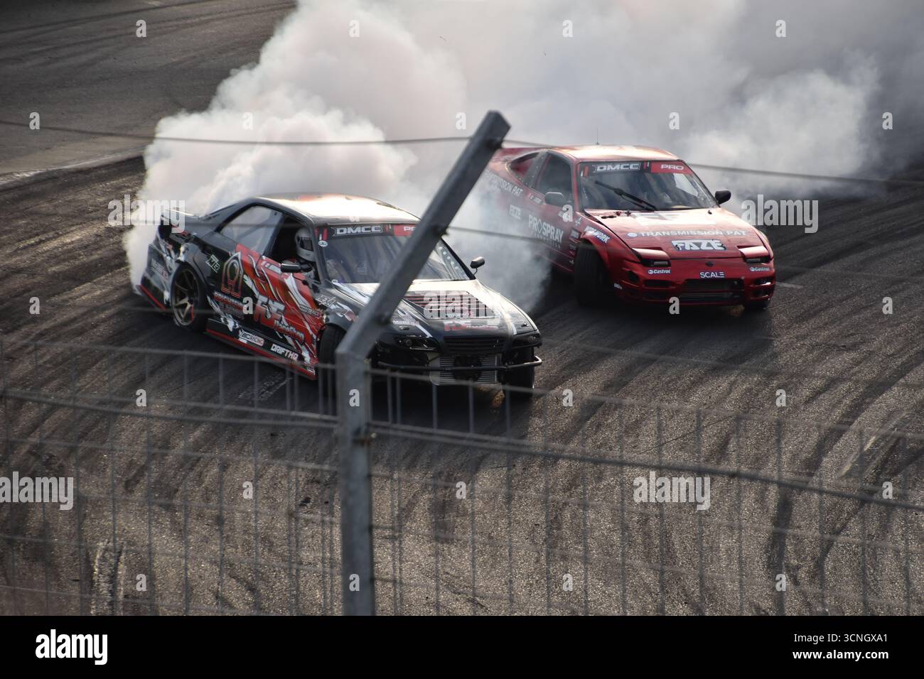 Auto da drifting giapponesi di livello estremo in pista nella serie DMCC Foto Stock