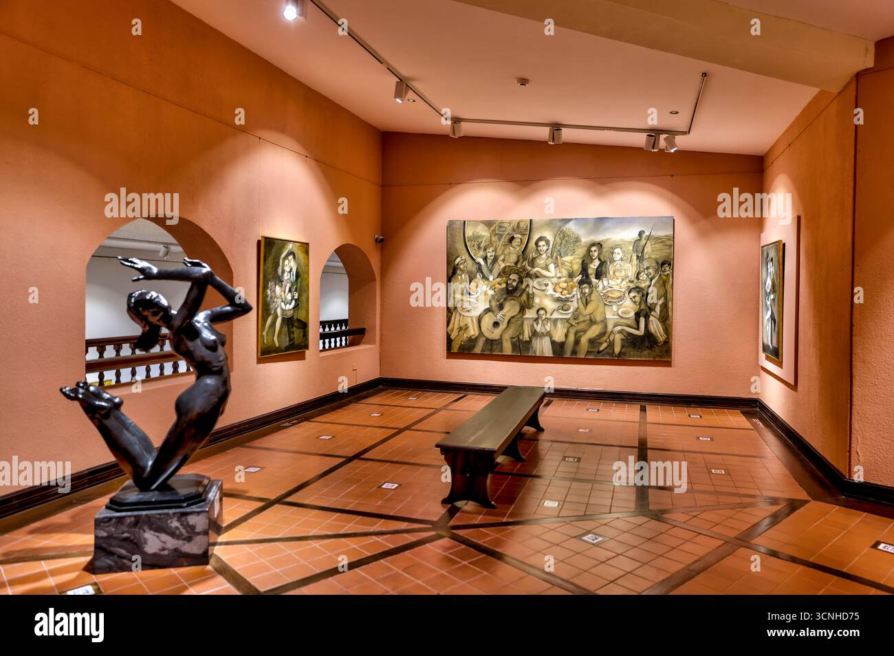 Opere d'arte e sculture di artisti sudamericani e una collezione di opere di Salvadore Dali in mostra al Los Museos Ralli di Punta del Este Foto Stock