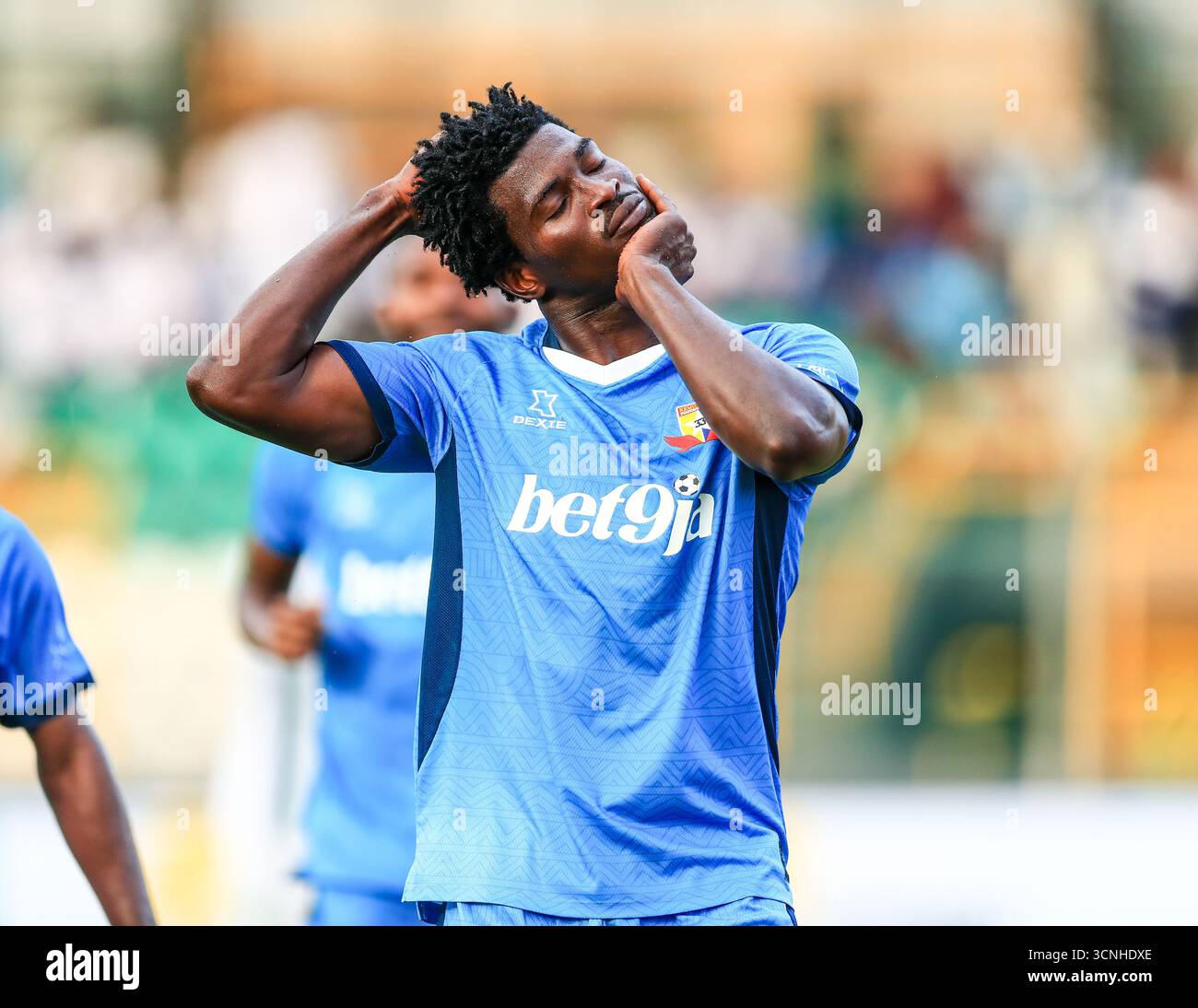 Stato di Ogun, Nigeria. 21 settembre 2025. Samson Olasupo segna il quarto gol in Remo Stars vs US Zilimadjou, turno preliminare CAF Champions League. Crediti: Victor modo/Alamy Live News Foto Stock