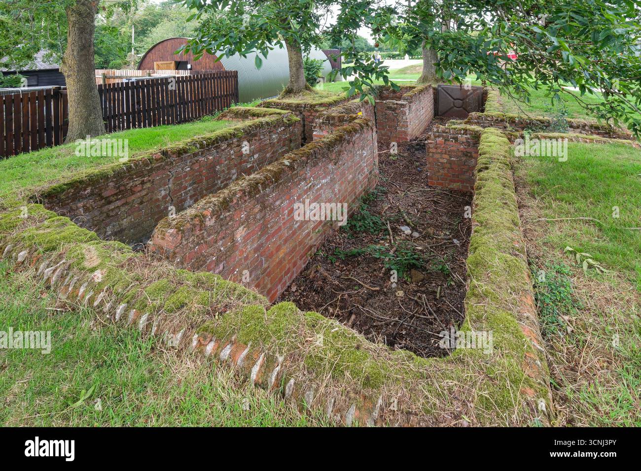 Blast Shelter presso l'aeroporto di Horham, sede del 95° gruppo aereo della WW11. Suffolk, Regno Unito. Foto Stock