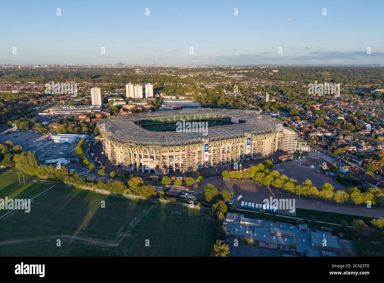 Vista aerea dell'Allianz Stadium, Twickenham, precedentemente Twickenham Rugby Stadium, sede dell'England Rugby, Londra, Regno Unito (settembre 2025). Foto Stock