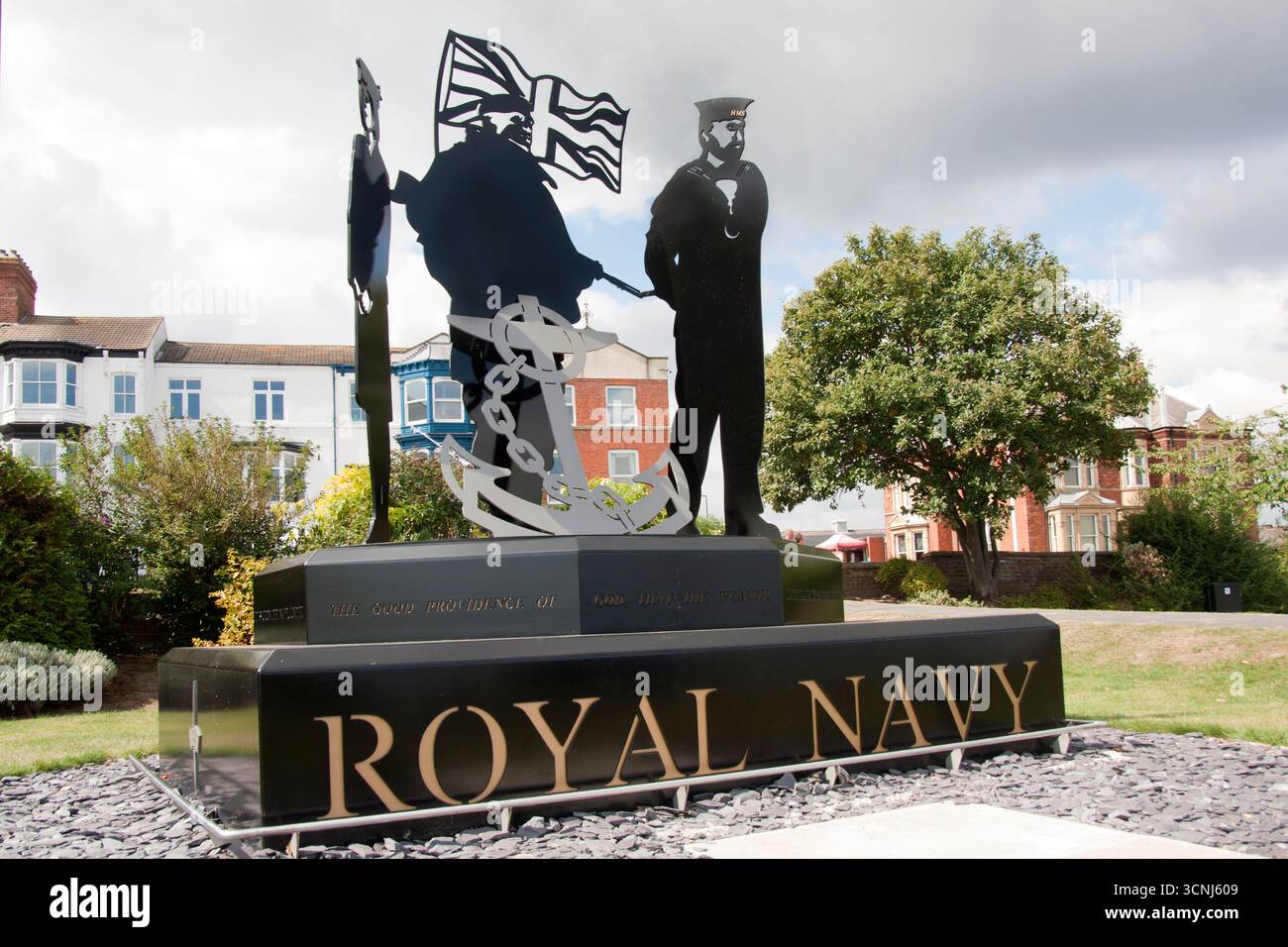 Royal Navy onorando il monumento commemorativo agli eroi, lungomare di Cleethorpes, Lincolnshire, Inghilterra Foto Stock