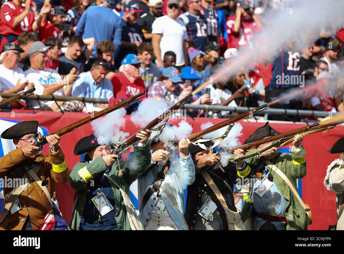 Foxborough, Massachusetts, Stati Uniti. 21 settembre 2025. MA, USA; Endzone Militia durante la partita NFL tra Pittsburgh Steelers e New England Patriots al Gillette Stadium di Foxborough, Massachusetts. Crediti: csm/Alamy Live News Foto Stock