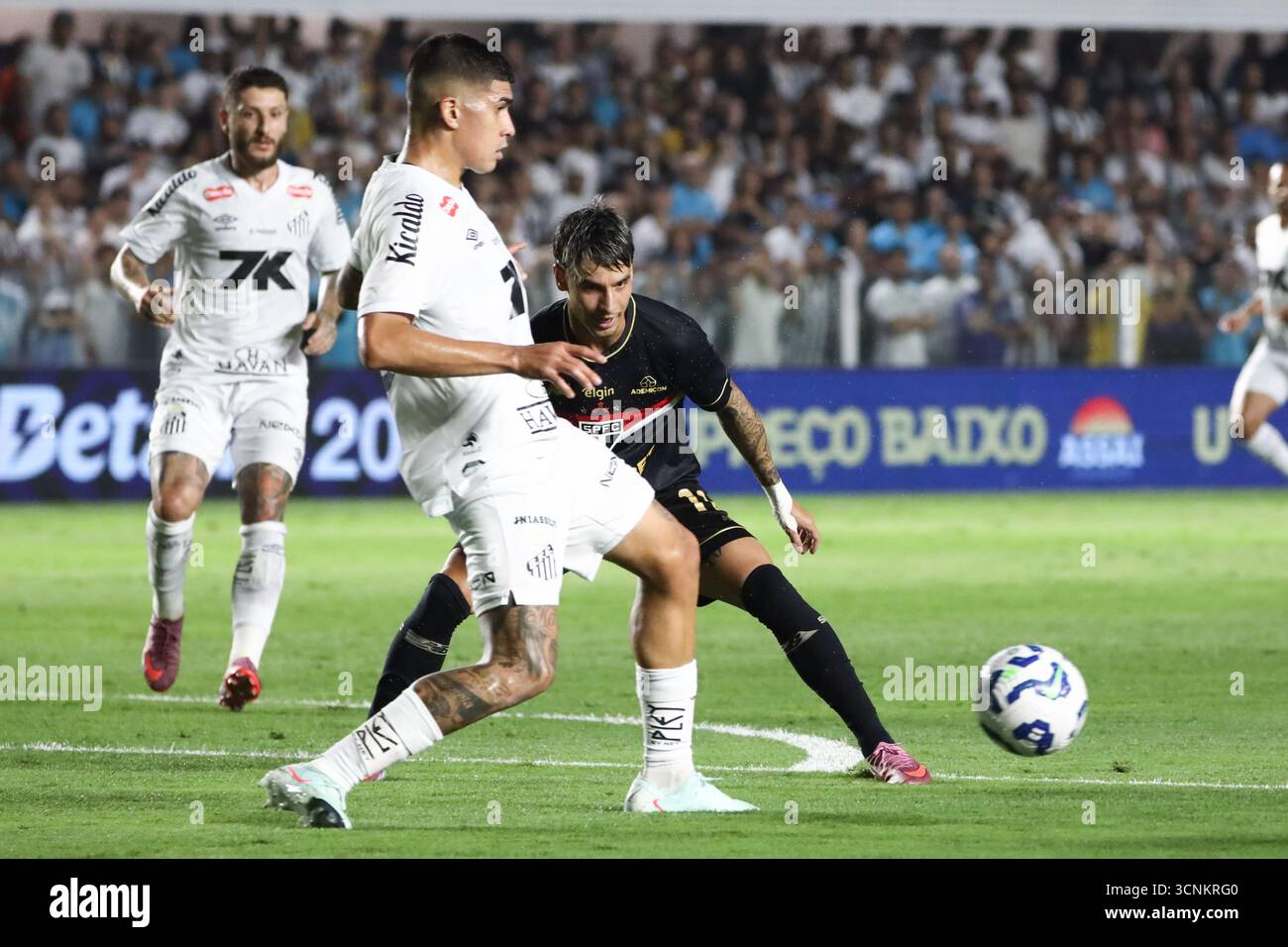 Ferreira di São Paolo durante la partita contro il Santos, per la 24a prova del Campionato brasiliano, allo stadio Vila Belmiro, sulla costa di São Paolo, questa domenica 21. Crediti: Brasile Photo Press/Alamy Live News Foto Stock