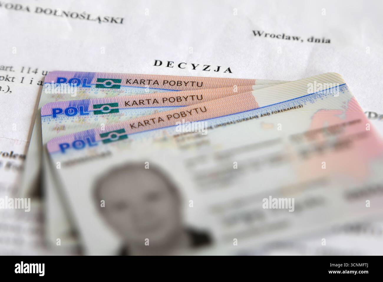 Wroclaw, Polonia - 22 settembre 2025: Carta di soggiorno temporanea polacca Foto Stock