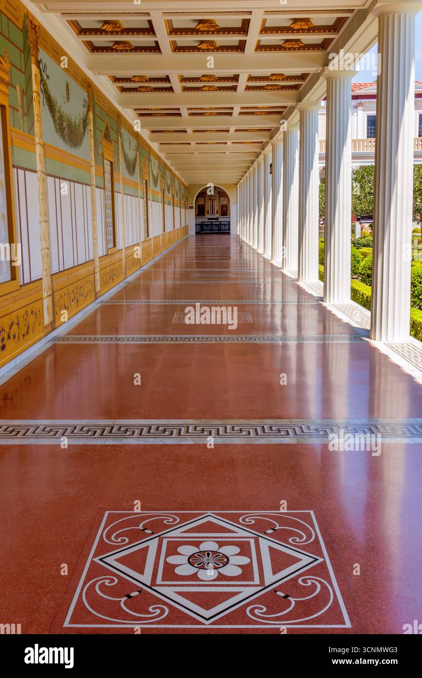 Galleria dipinta del peristilio esterno alla Getty Villa, Malibu, California Foto Stock
