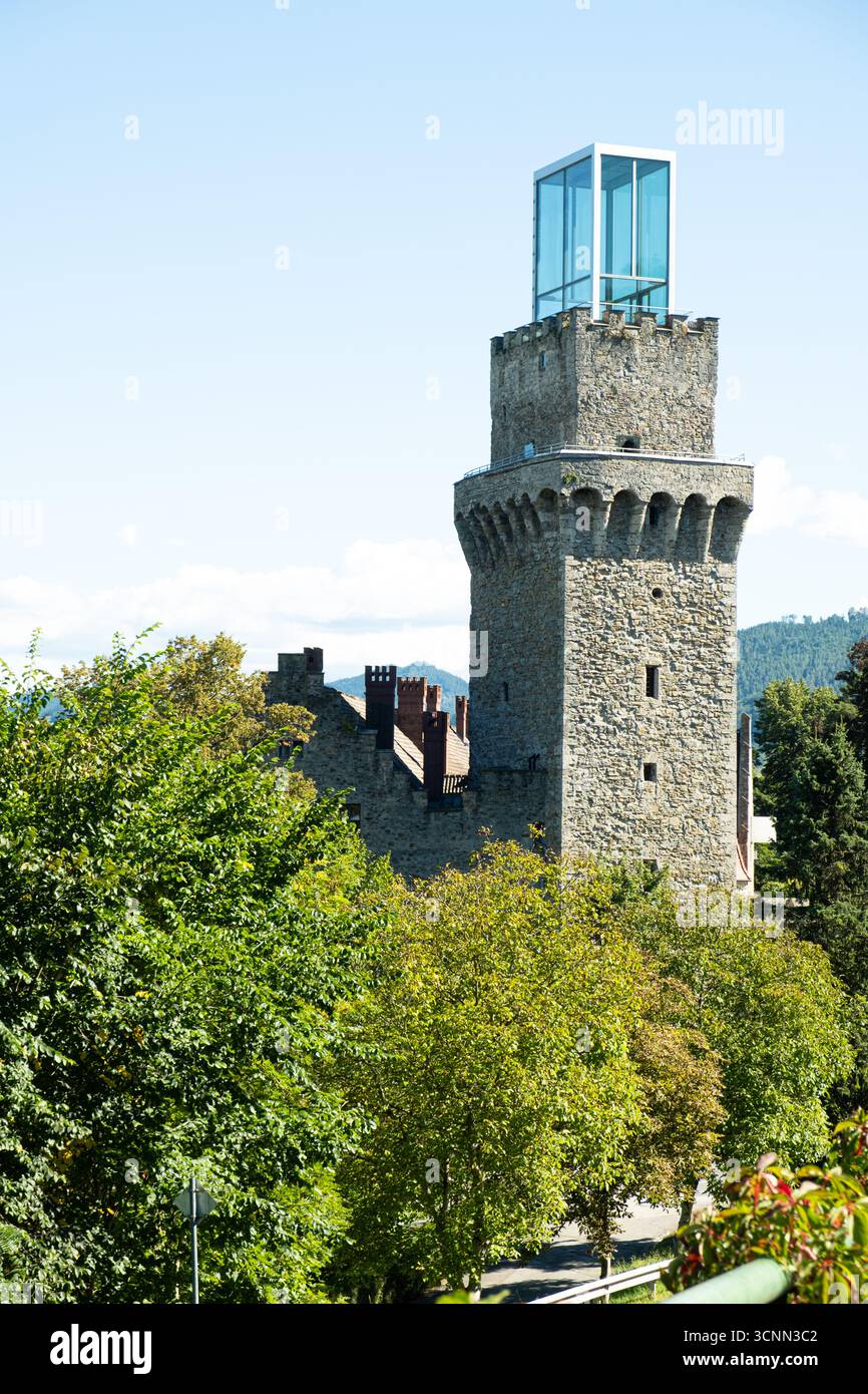 Torre del Castello di Rothschild con estensione in vetro a Waidhofen an der Ybbs, Austria Foto Stock