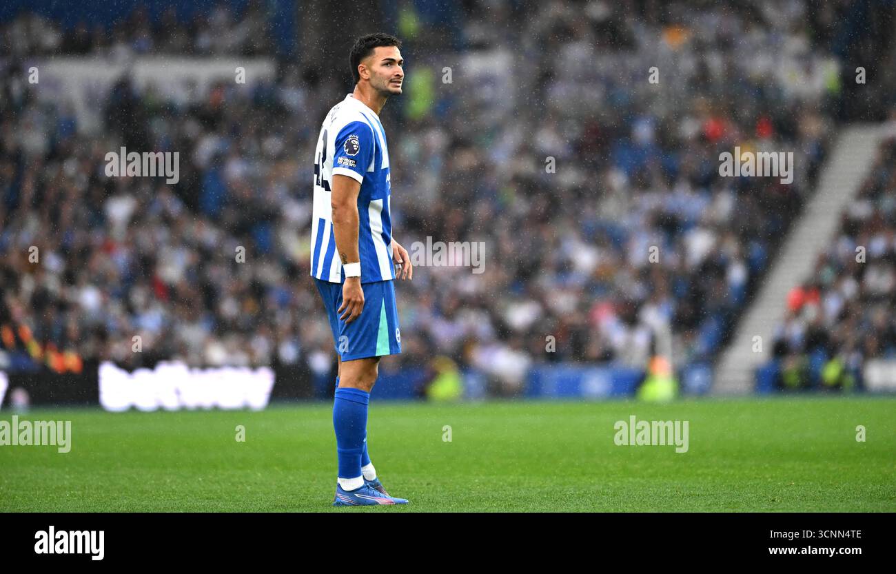 Diego Coppola di Brighton durante la partita di Premier League tra Brighton e Hove Albion e Tottenham Hotspur all'American Express Stadium di Brighton, Regno Unito - 20 settembre 2025 - foto Simon Dack / Telephoto Images solo uso editoriale. Niente merchandising. Per le immagini di calcio si applicano restrizioni fa e Premier League inc. Non è consentito l'utilizzo di Internet/dispositivi mobili senza licenza FAPL. Per ulteriori dettagli, contattare Football Dataco Foto Stock