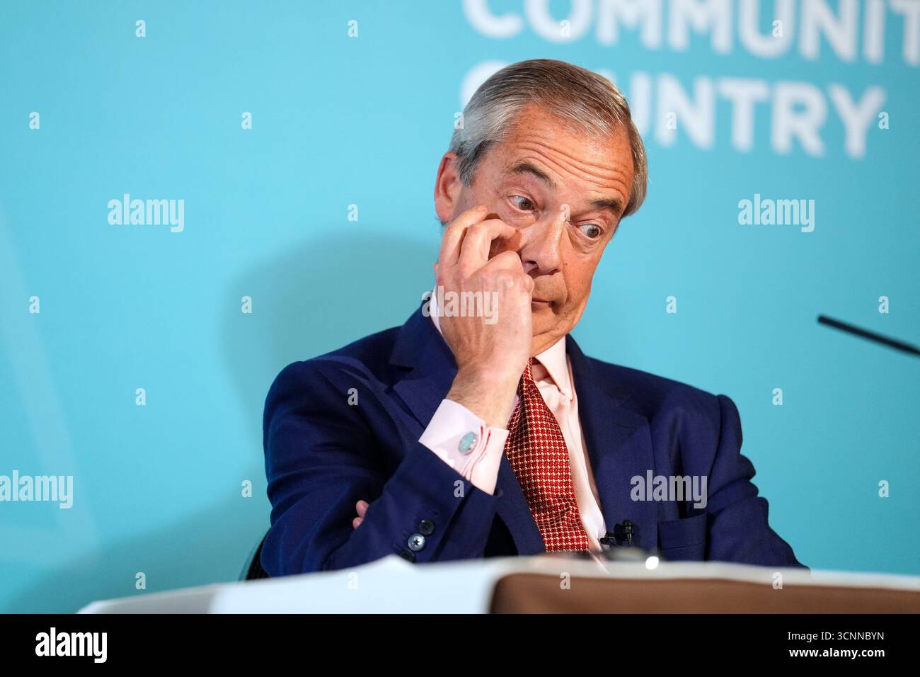 Il leader del partito Nigel Farage durante una conferenza stampa Reform UK al Royal Horseguards Hotel di Londra. Data foto: Lunedì 22 settembre 2025. Foto Stock