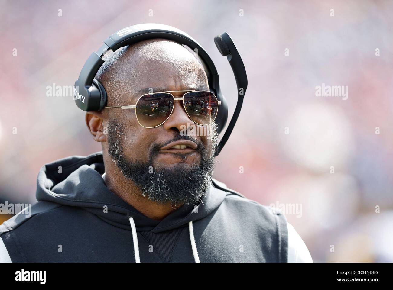 Foxborough, Massachusetts, Stati Uniti. 21 settembre 2025. MA, USA; allenatore dei Pittsburgh Steelers Mike Tomlin durante la partita NFL tra Pittsburgh Steelers e New England Patriots al Gillette Stadium di Foxborough, Massachusetts. Crediti: csm/Alamy Live News Foto Stock