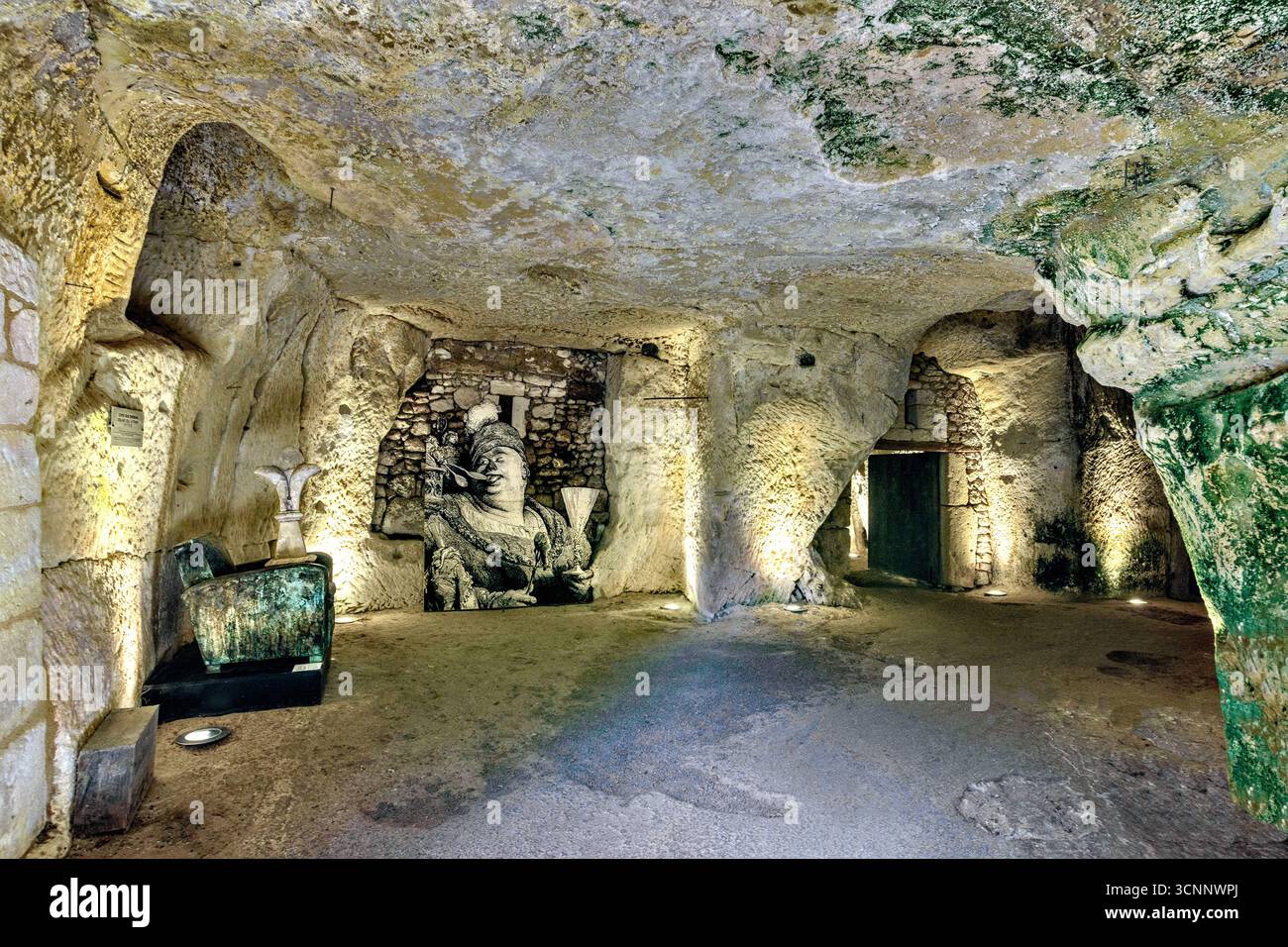 Vecchie cantine di pietra calcarea, o grotte, sotto gli edifici e i terreni del Museo Rabelais di Seuilly, Indre-et-Loire (37), Francia. Foto Stock