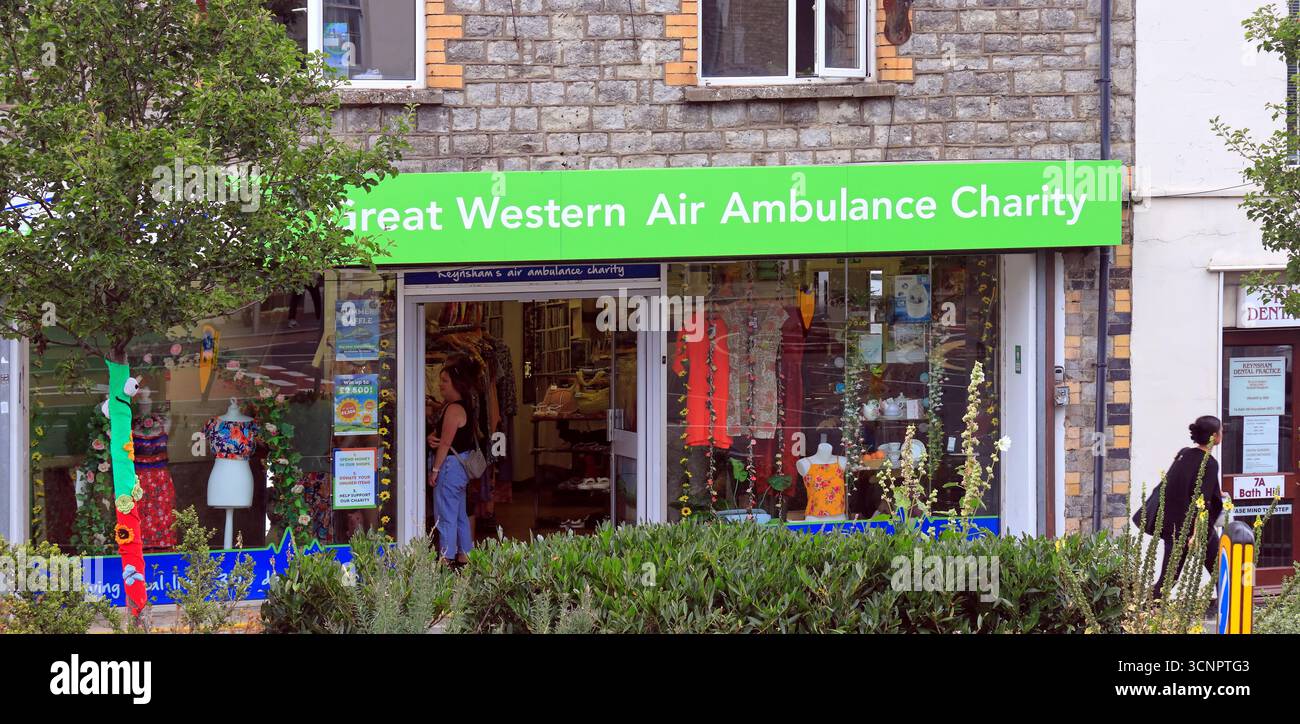 Negozio di beneficenza Great Western Air Ambulance, Keynsham High Street, Somerset, Inghilterra occidentale. Data: Luglio 2025. Estate Foto Stock