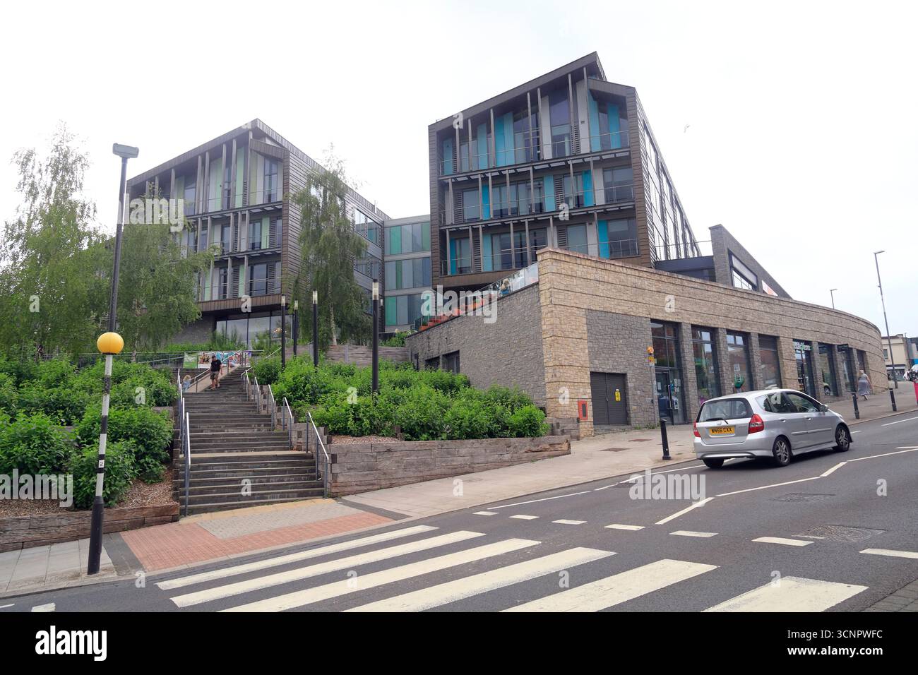 Centro di Keynsham, Somerset, Inghilterra occidentale. Data: Luglio 2025. Estate Foto Stock