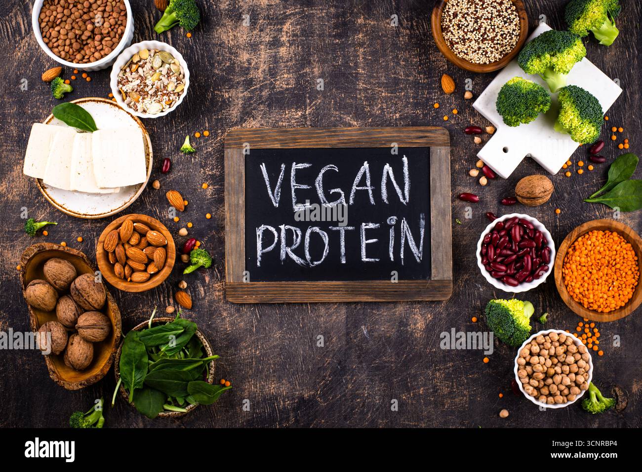 Asortazione di prodotti proteici vegani a base vegetale Foto Stock