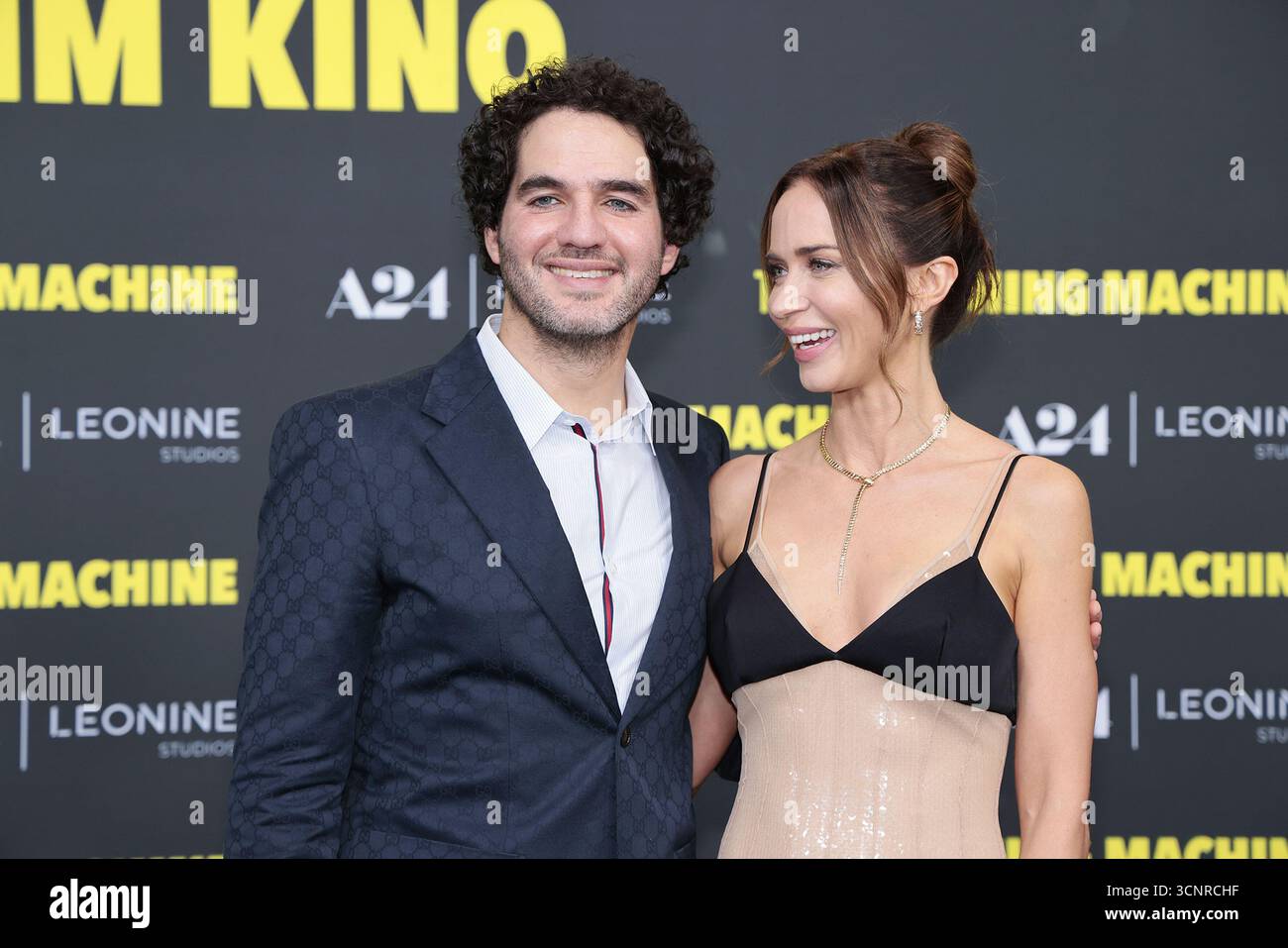 Berlino, Germania. 22 settembre 2025. Benny Safdie ed Emily Blunt bei der THE SMASCHING MACHINE Film Premiere im Zoo Palast a Berlino AM 22.09.2025 a Berlino crediti: Ralph Metzger/Alamy Live News Foto Stock