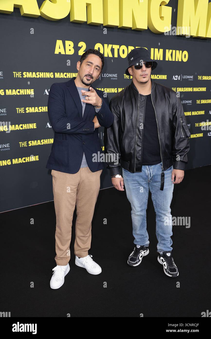 Berlino, Germania. 22 settembre 2025. Eko Fresh und Farid Bang bei der THE SMASCHING MACHINE Film Premiere im Zoo Palast a Berlino AM 22.09.2025 a Berlino crediti: Ralph Metzger/Alamy Live News Foto Stock