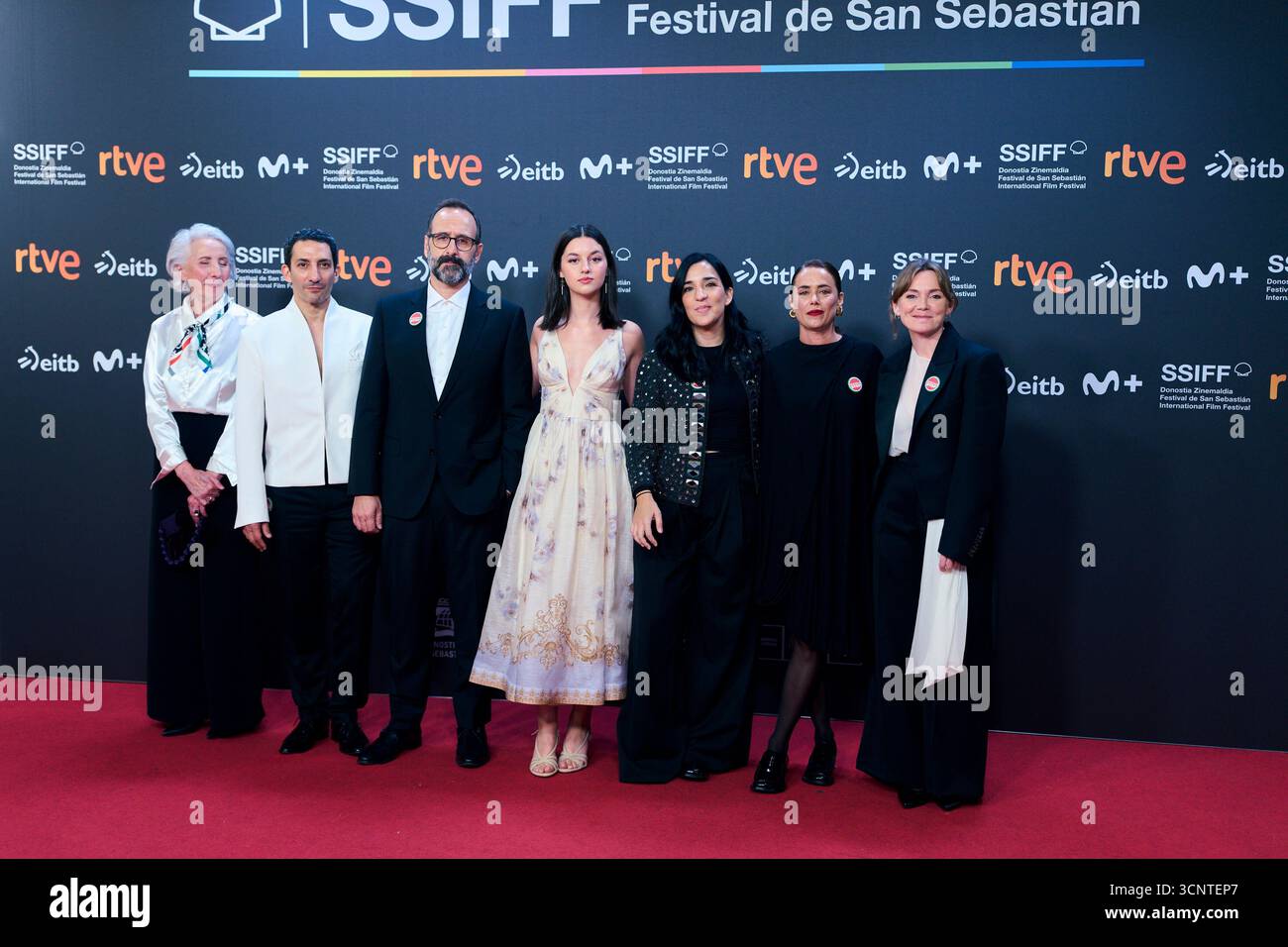 Alauda Ruiz De Azua, Nagore Aranburu Arrizabalaga, Patricia Lopez Arnaiz, Blanca Soroa, Mabel Rivera, Juan Minujin, Miguel Garces ha partecipato al Red Carpet 'Los Domingos / Sundays' durante il 73° Festival Internazionale del Cinema di San Sebastian al Kursaal Theatre il 22 settembre 2025 a Donostia / San Sebastian, Spagna. Foto Stock