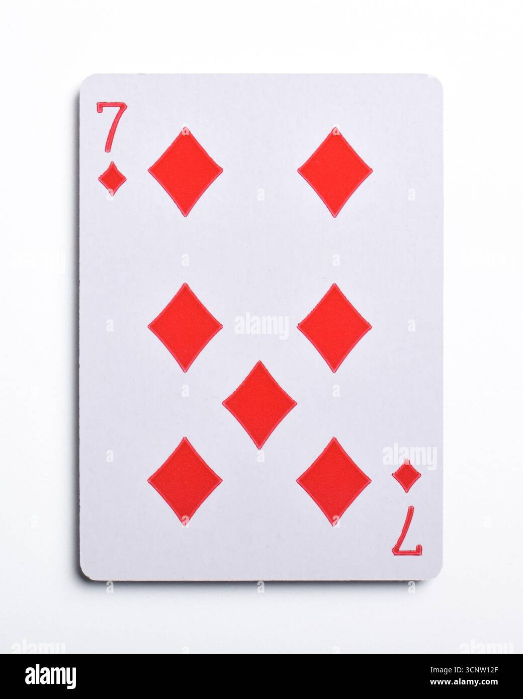 Sette carte da gioco Diamanti, isolate su sfondo bianco Foto Stock