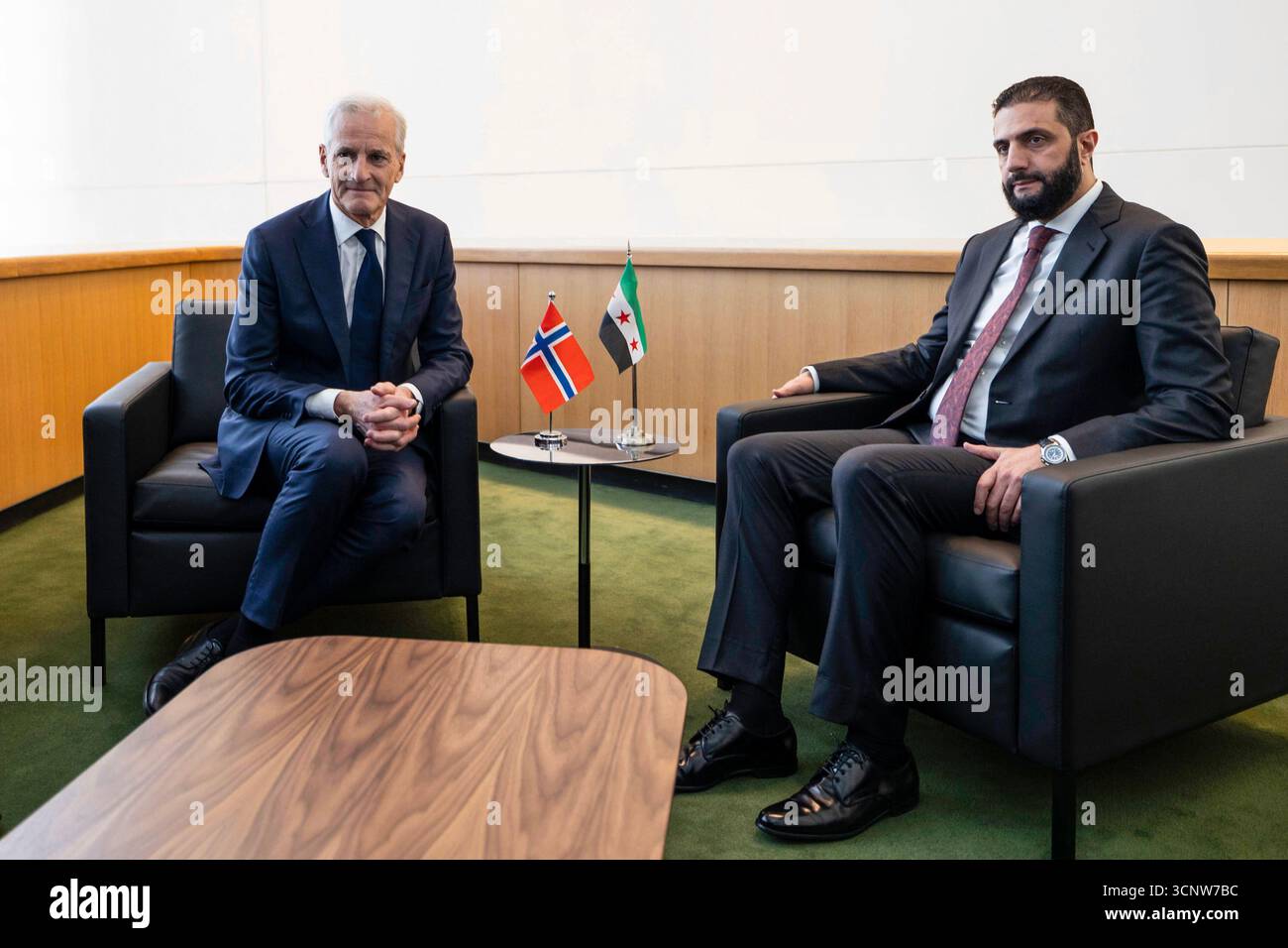 New York, USA 20250922. Il primo ministro Jonas Gahr incontra il presidente siriano Ahmed al-Sharaa a New York, USA. Foto: Pontus Höök / NTB questo testo è tradotto automaticamente Foto Stock