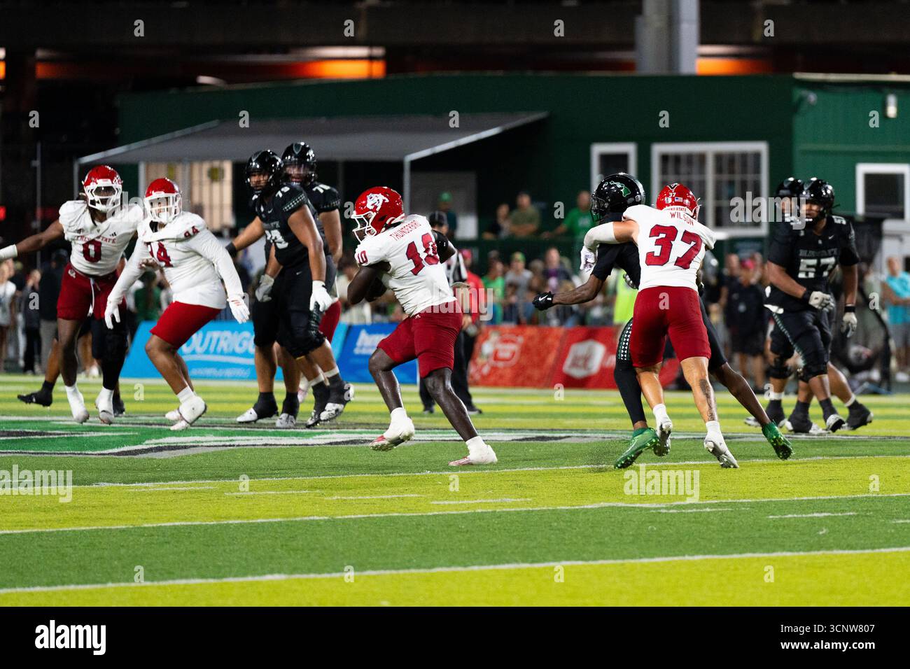 La vittoria di K’vion Thunderbird su Pick-Six Seals da 59 yard della Fresno State 23–21 su Hawai‘i. Foto Stock
