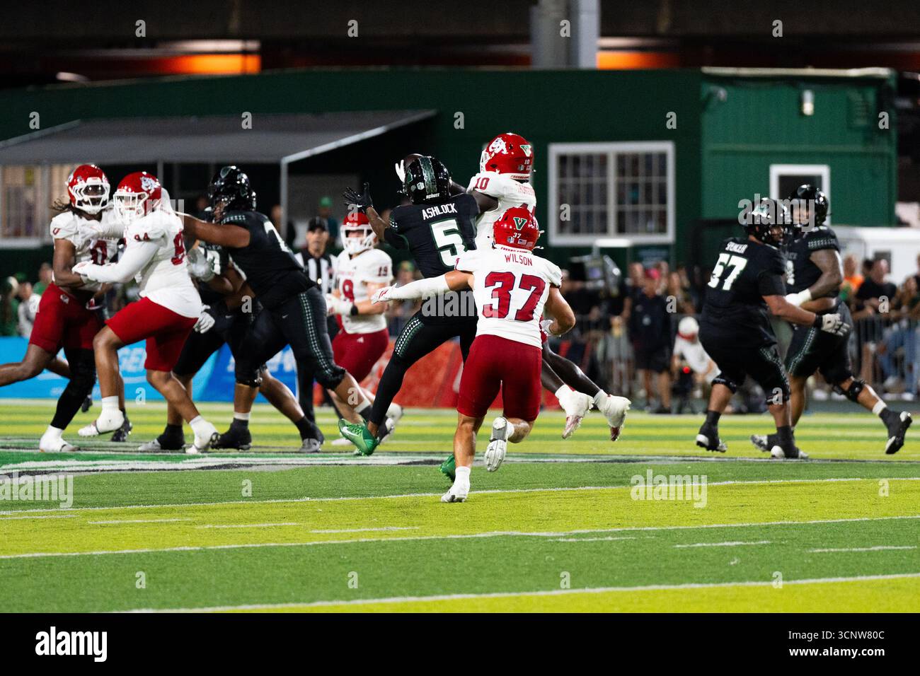 La vittoria di K’vion Thunderbird su Pick-Six Seals da 59 yard della Fresno State 23–21 su Hawai‘i. Foto Stock